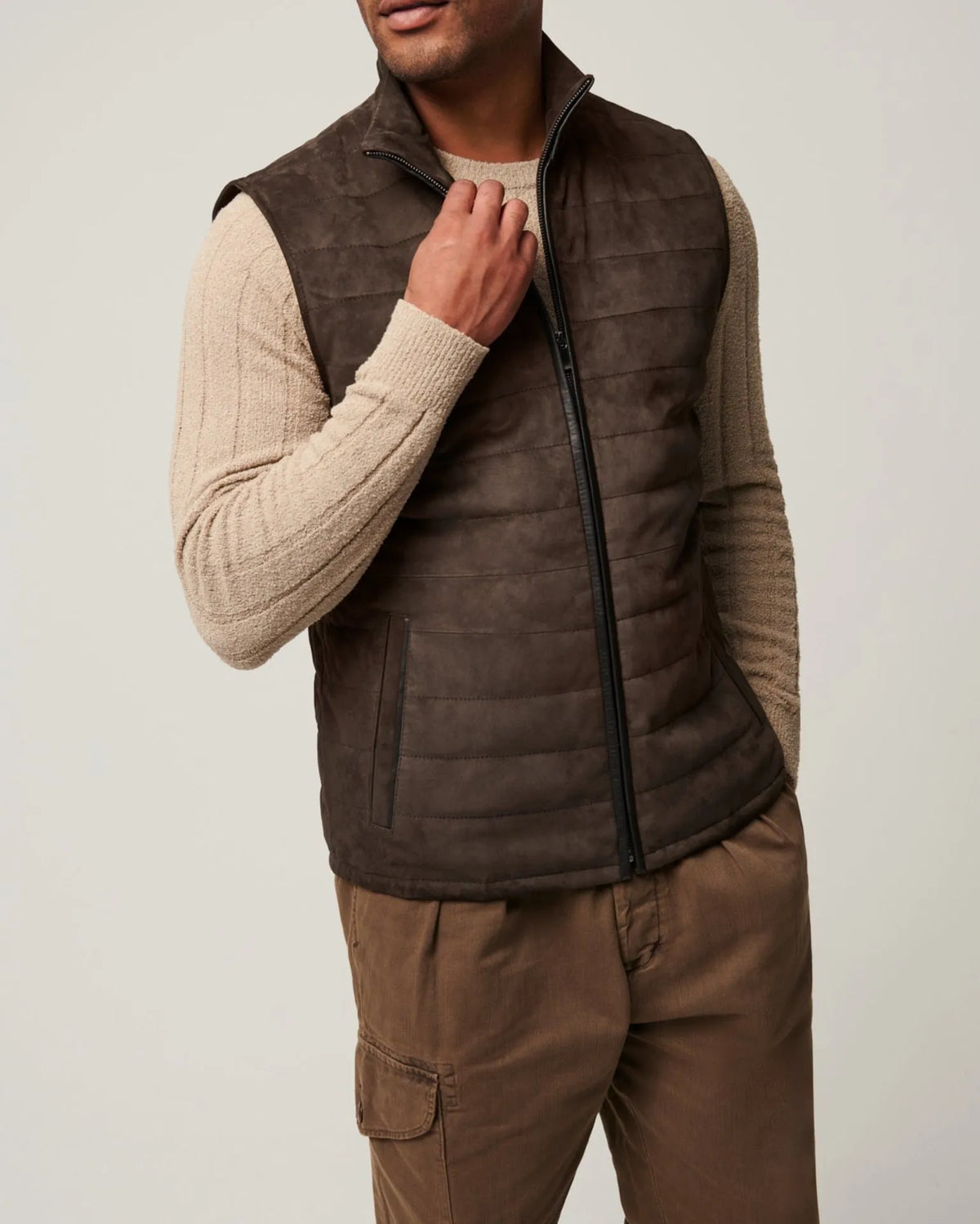 Brown men's sleeveless vest jacket with straight hem and horizontal panel design, sizes S to XXXL.