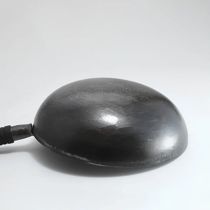 One-piece iron cooking pan with uncoated surface in hot forged silver white or roasted blue finish