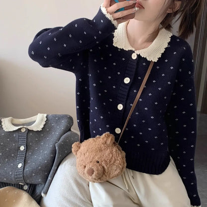 Retro floral patterned cardigan coat with a Peter Pan collar and button front.