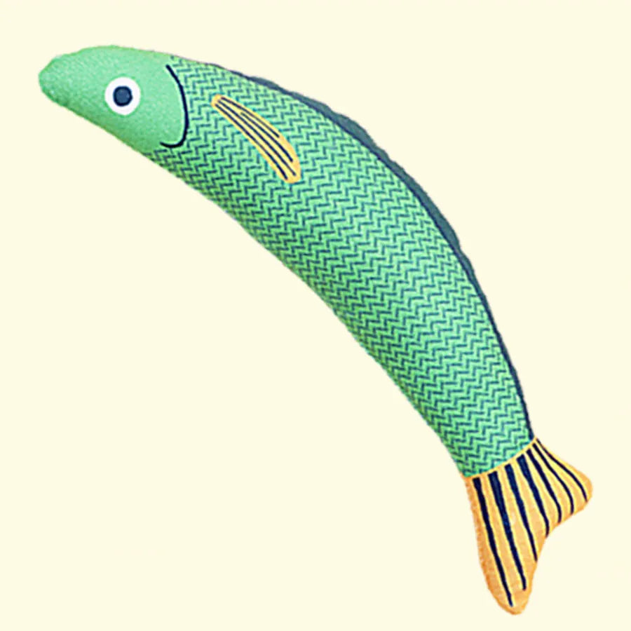Green saury fish cat toy with crinkle sound and organic catnip, measuring 24x6x4cm