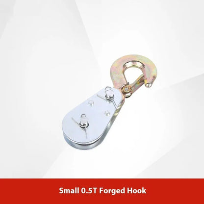 Red lifting pulley with safety latch, forged from A3 steel for industrial use with up to 5000kg load capacity.
