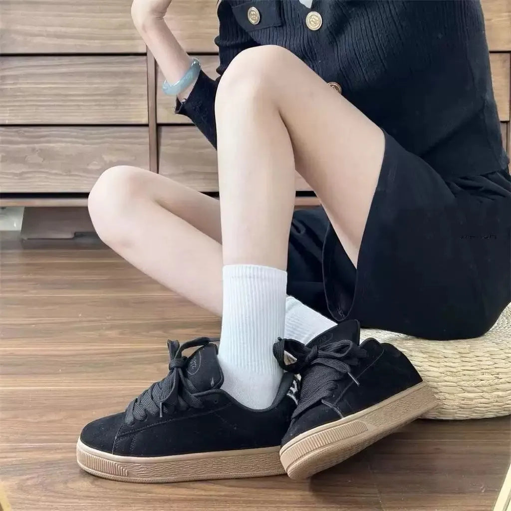 Black retro low-top sneakers with round toe, lace-up front, and a waterproof platform sole.