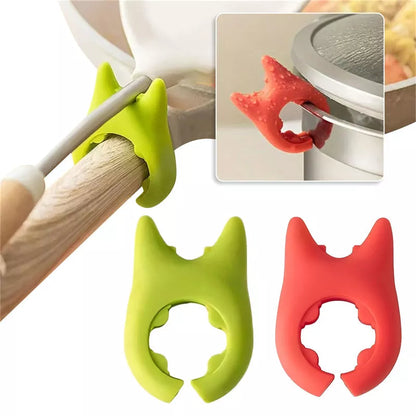 Multifunctional silicone spatula holder with anti-overflow design for kitchen utensils