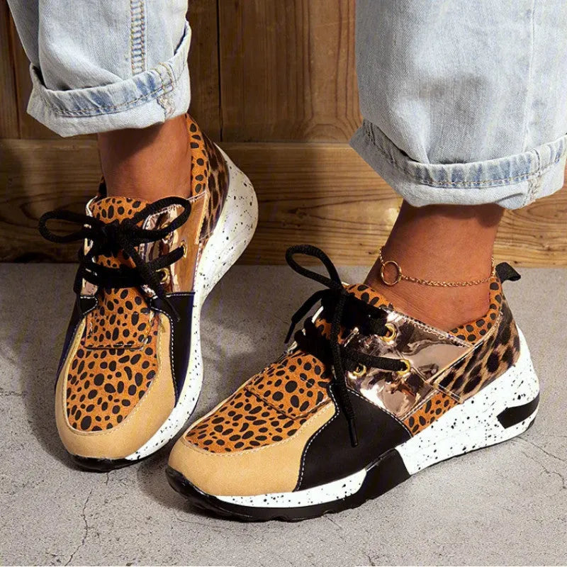 Women's casual sports shoes in black suede with wedge heel and round toe for daily wear