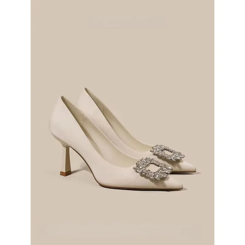 Women's pointed toe stiletto pumps with mid-height heel in beige or black colours