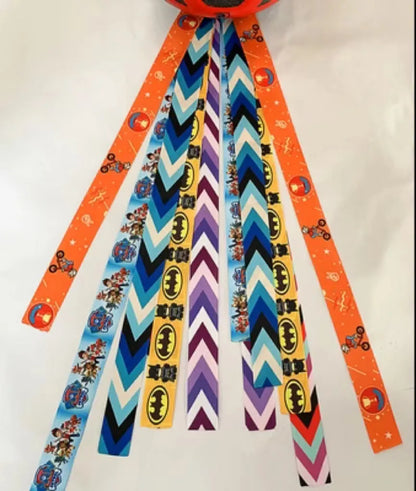 Children's helmet streamer with 60 cm polyester ribbon in colours like apricot and khaki for roller skating and skiing