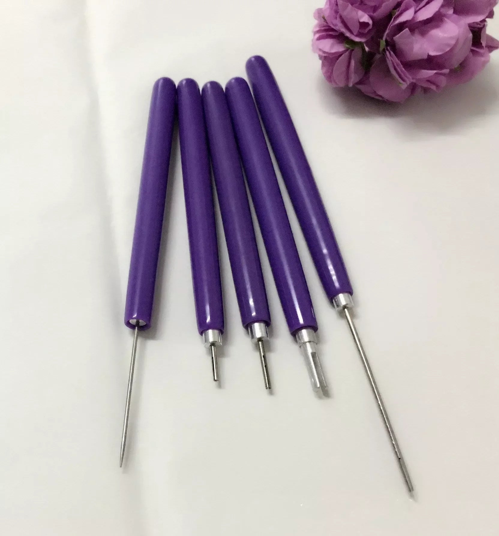 Quilling Paper Roll Pen with various needle options for precise paper crafting