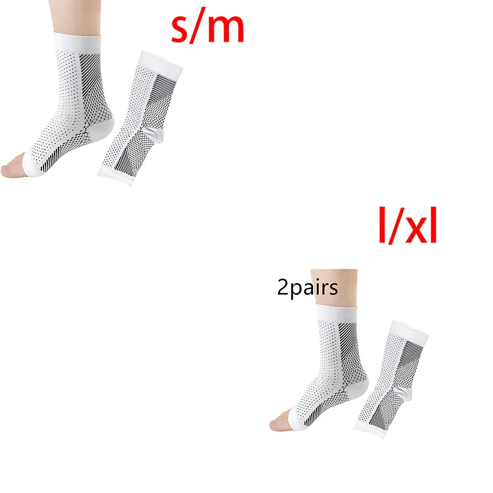 Invisible heel compression socks in black colour with absorbent insole design