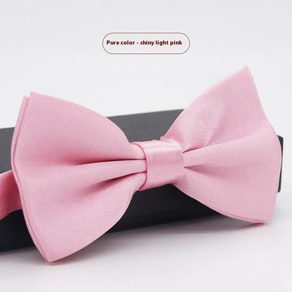 Flat-head self-tie bow tie in a wine red colour, showing its 12cm width and 6cm height dimensions.