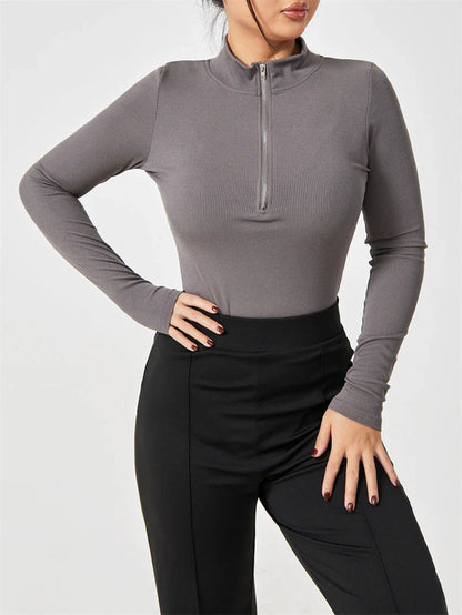 Seamless jumpsuit for women in various colors, featuring a slimming and comfortable design