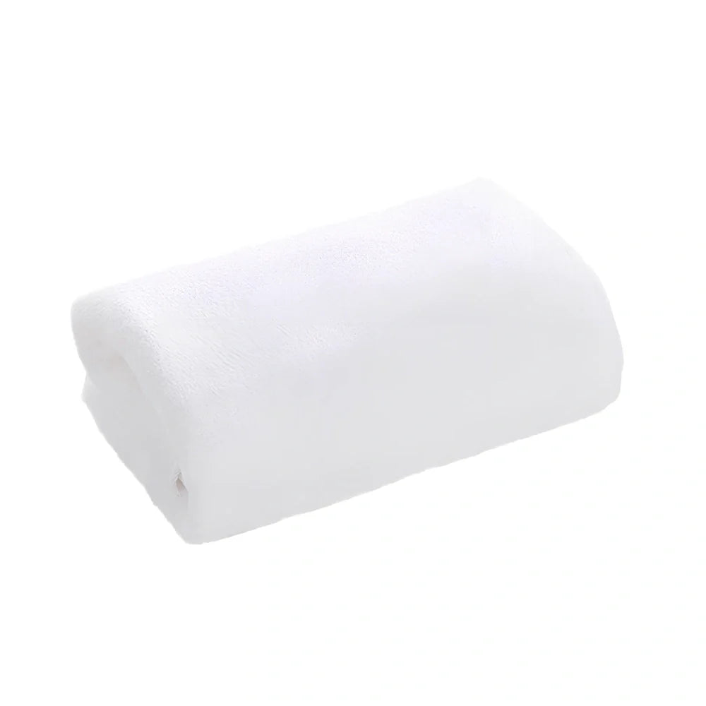 Microfiber pet towel in blue colour showing 40x60cm size with water absorption demonstration