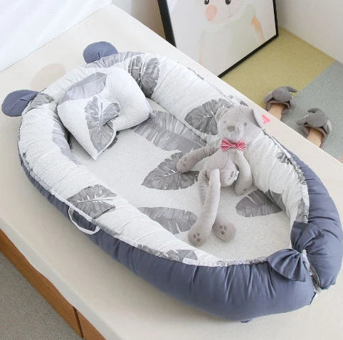 Portable cotton crib bed folded and unfolded showing 97x46cm dimensions and Banana leaf pattern