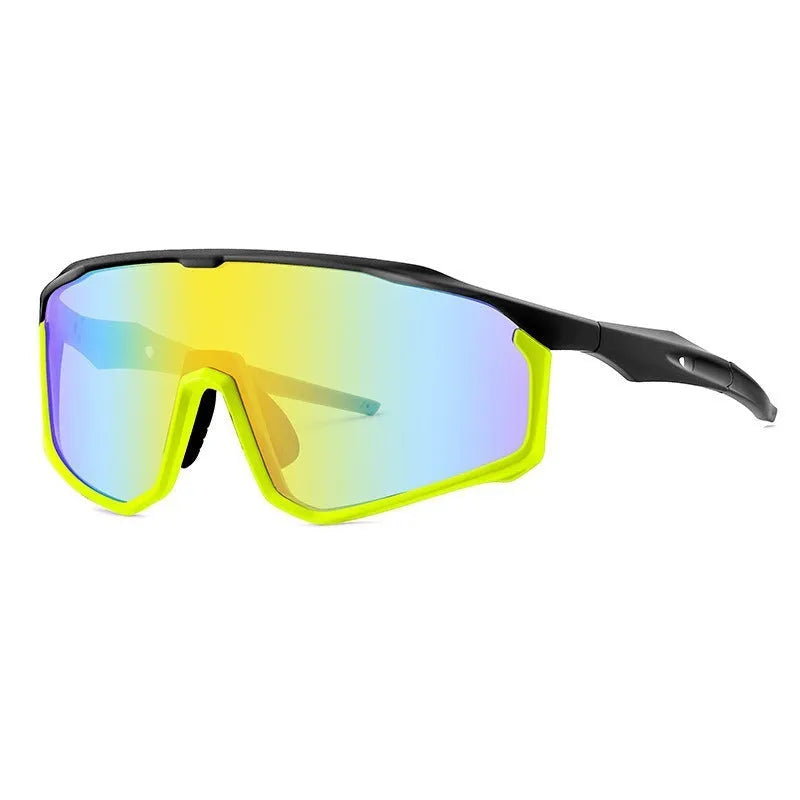 Mountaineering goggles with full-frame design and polycarbonate lenses for UV protection during outdoor activities