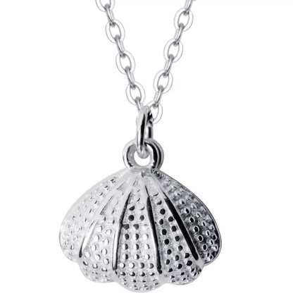 Personalized S925 silver shell necklace for women with delicate design
