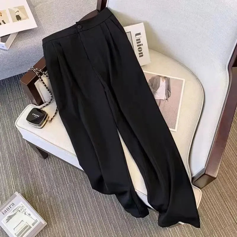 Women's loose-fit polyester blouse in black with regular sleeves and 50cm length for commuting wear