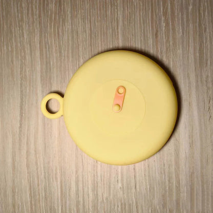 Three silicone freshness lids in beige, green, yellow colours showing 18cm, 10cm, 6.5cm diameters