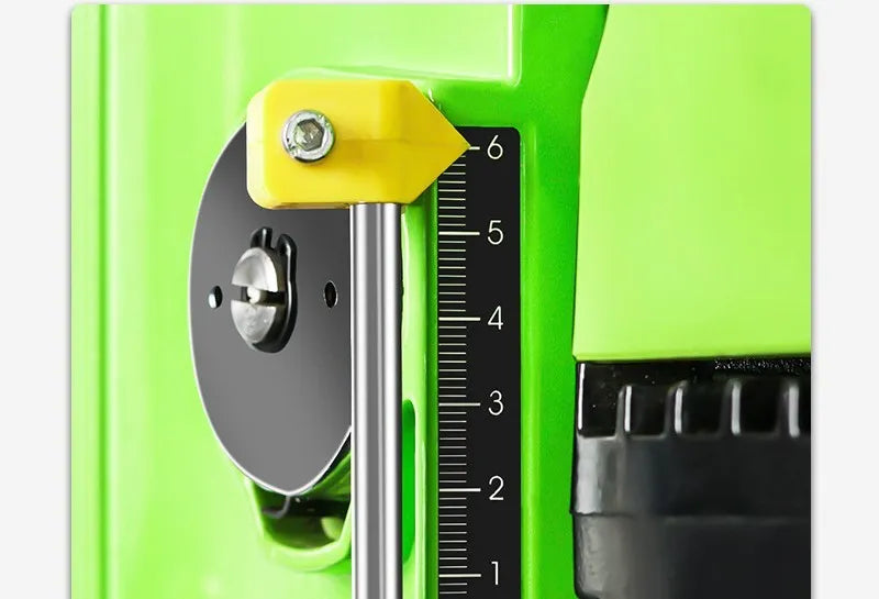 Mini bench drill milling machine with steel construction and chuck for drilling bits