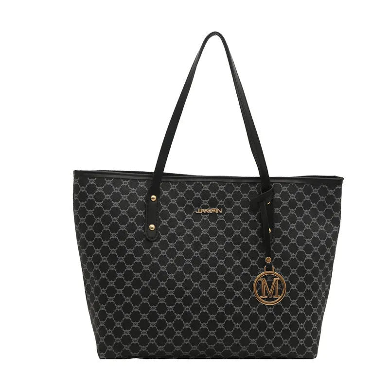 PU shoulder bag in street trend style with sewing thread details, showing 42cm width and 22.5cm handle.