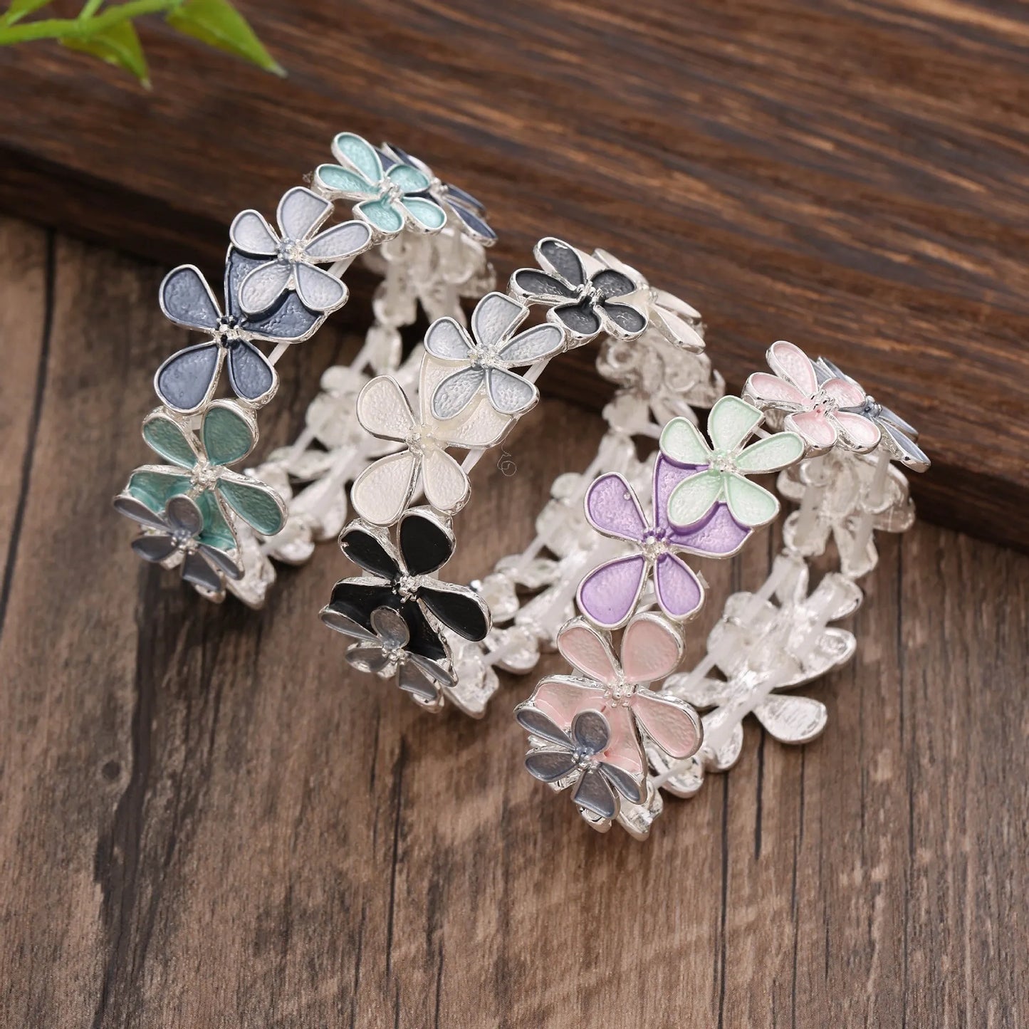 Women's zinc alloy flower elastic bracelet with dripping oil finish in three colour variations