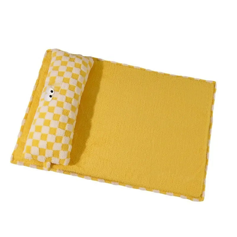 Four-season pet cushion for cats and dogs available in four sizes with grey and yellow colour options