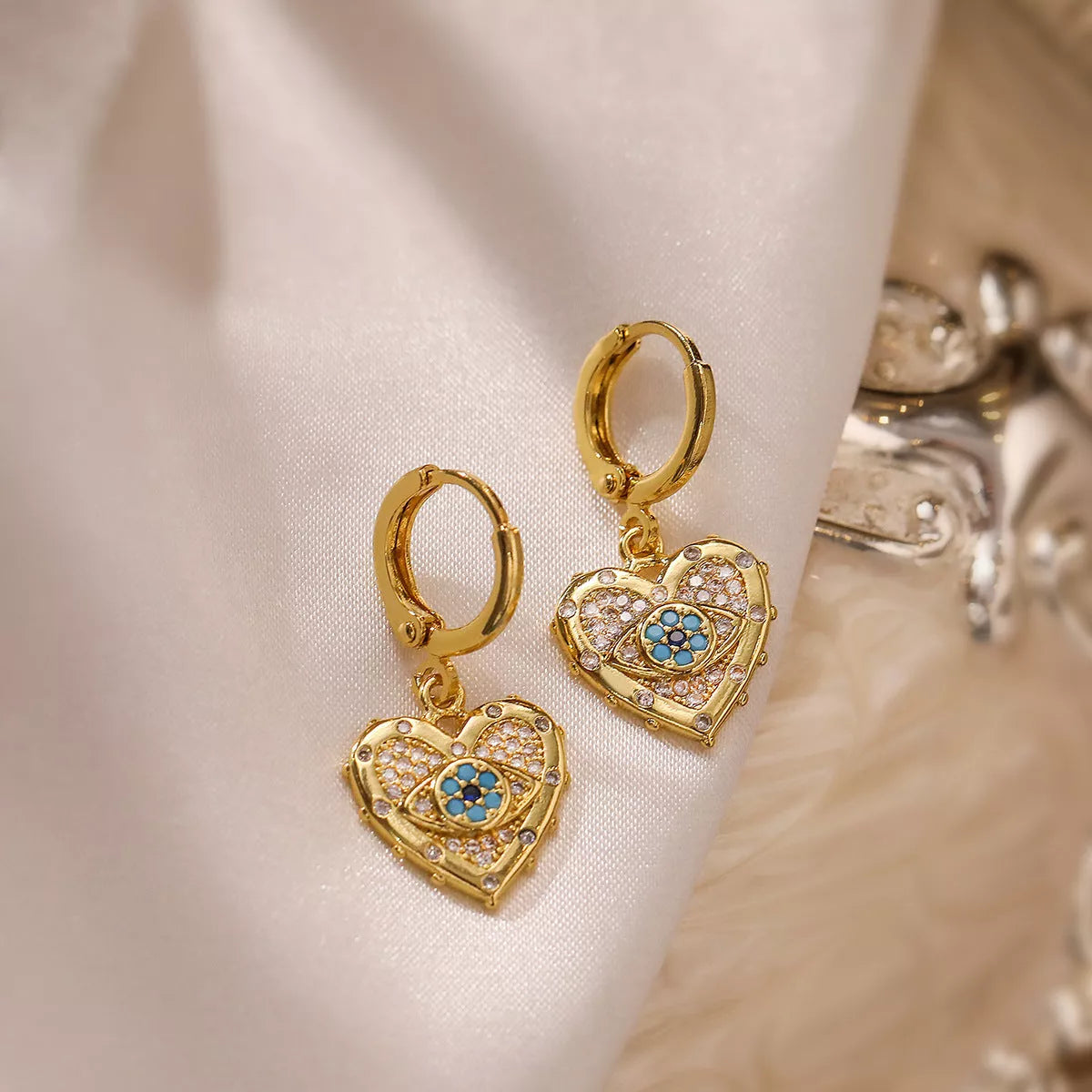 Heart-shaped zircon pendant and earrings set with copper plating and real gold accents