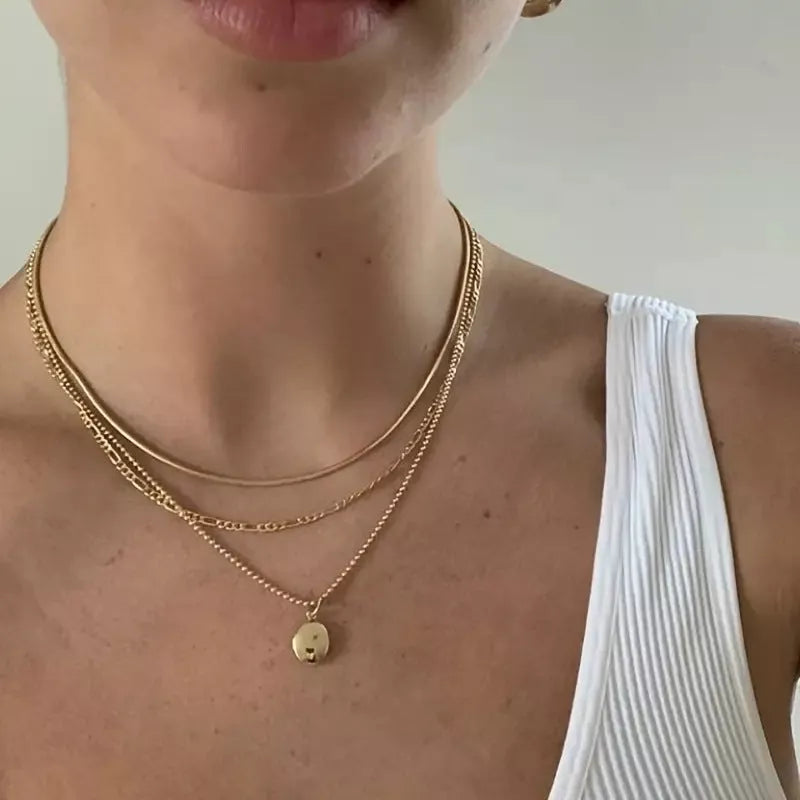 Vintage geometric metal oval pendant necklace in gold or silver