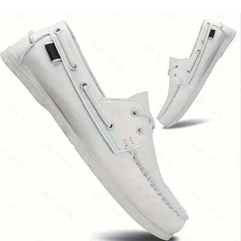 Men's solid colour casual shoes with a round toe and flat heel in British style.