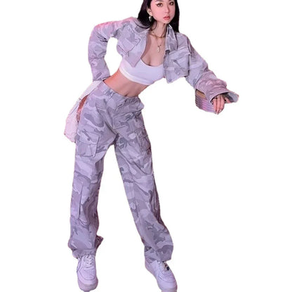 Model wearing high-waist wide-leg jeans in gray color, showcasing a slimming and flattering fit