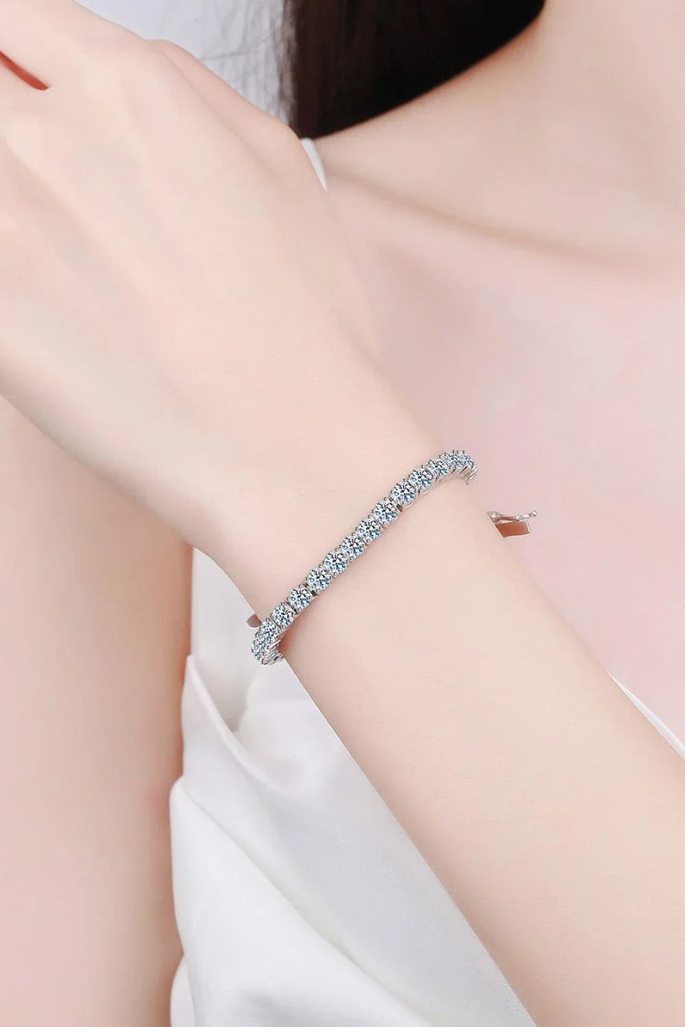 Stunning moissanite bracelet with 4.9 carats of dazzling stones set in a sleek 925 sterling silver band