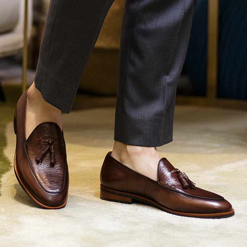 Premium British-inspired men's business casual loafers made from top-grain cowhide leather with a classic tassel design and shock-absorbing sole