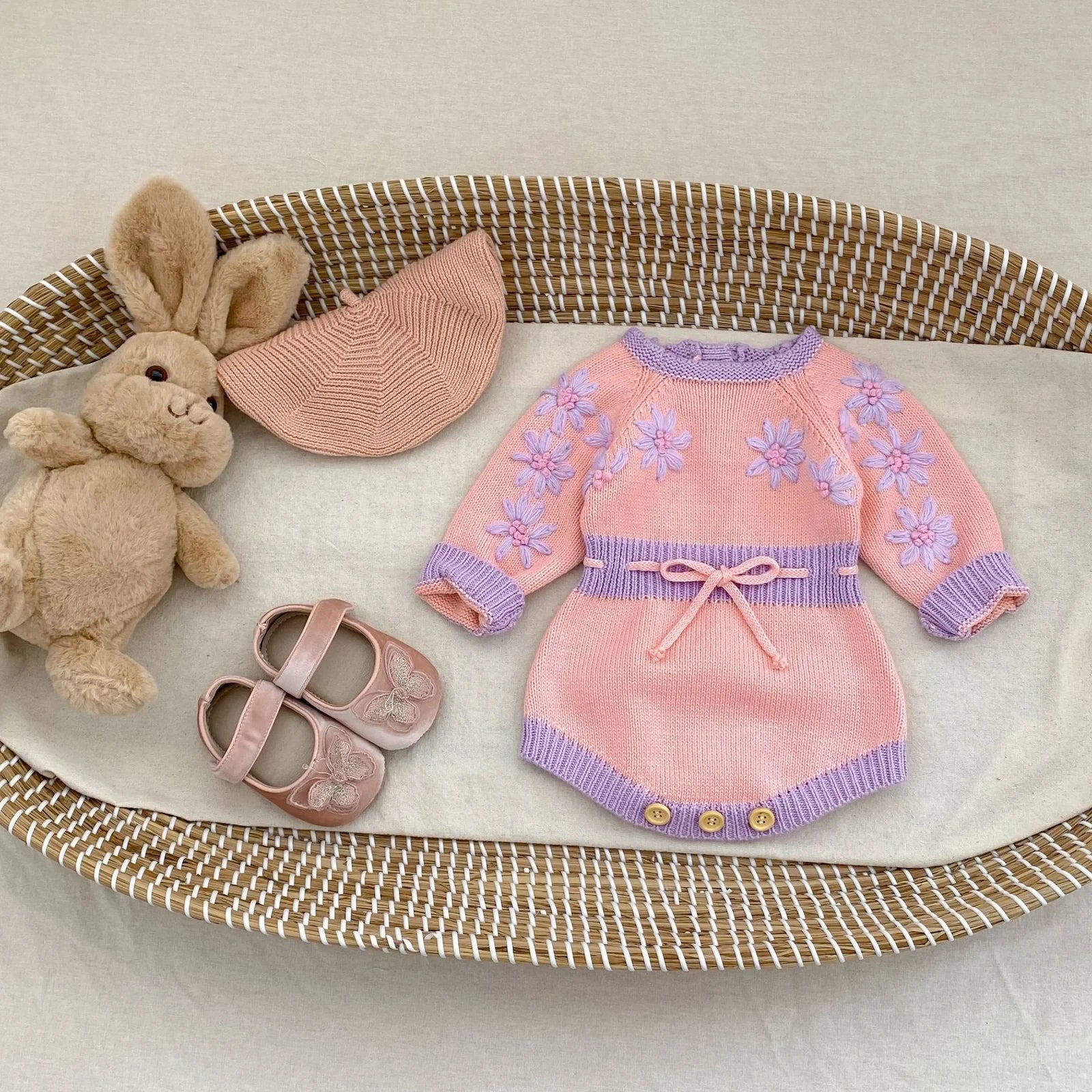 Handmade embroidery long sleeve jumpsuit for baby girls in pink cotton, Korean triangle style with pullover closure.