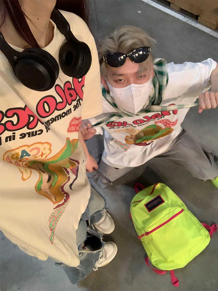 Cartoon hamburger dog printed cotton T-shirt in loose fit with short sleeves