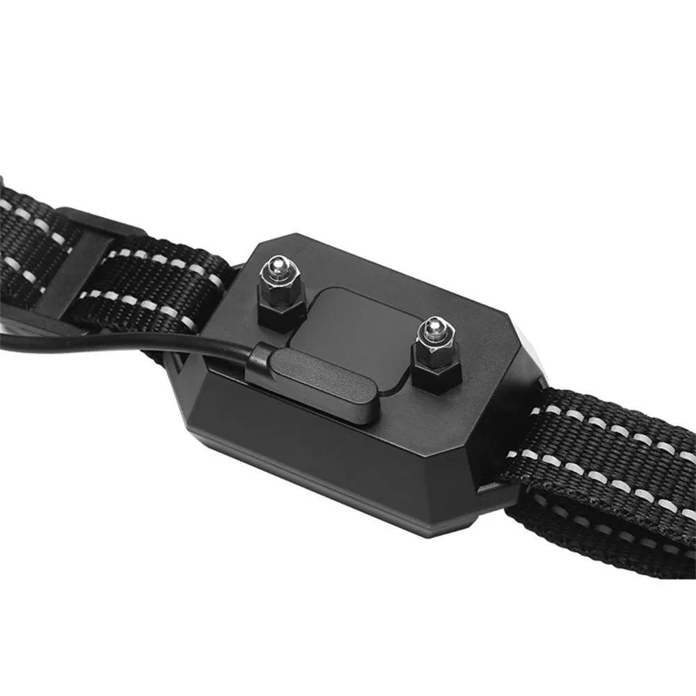 Wireless GPS Dog Trainer with adjustable strength and 1000m range in white and black