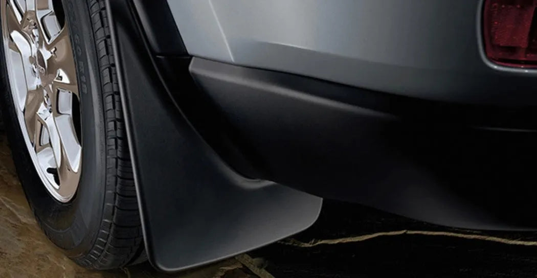 Black PP soft plastic 4-piece mudguard set for rear of four wheels on Volkswagen Touareg with screws and box