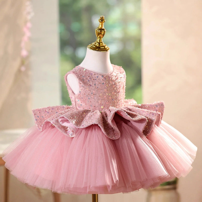 Flower girl wedding dress for little girls with a height range from 80cm to 150cm, made from 100% polyester fibre fabric that resists wrinkles and is easy to care for, available in a pink colour suitable for formal occasions.