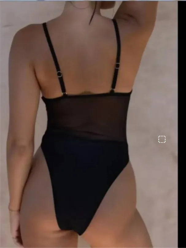 Solid colour quick-dry polyester one-piece swimsuit with banded bikini styling