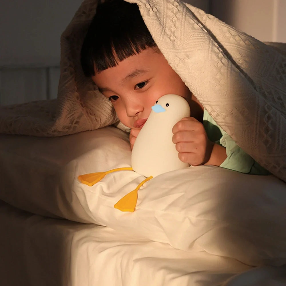 Seagull-shaped silicone night light in blue or yellow measuring 96.5×91×130mm with tap controls