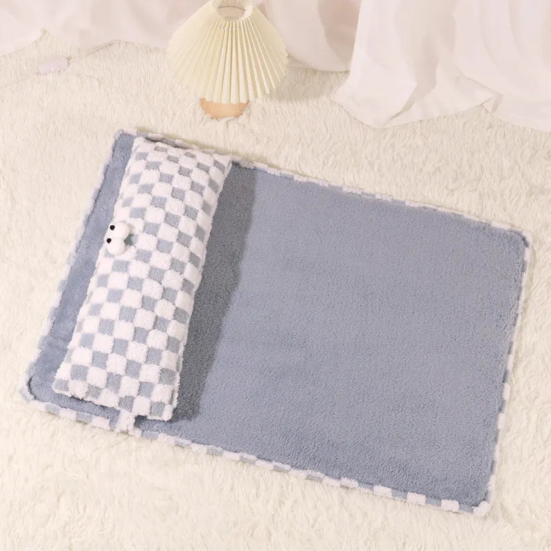Four-season pet cushion for cats and dogs available in four sizes with grey and yellow colour options