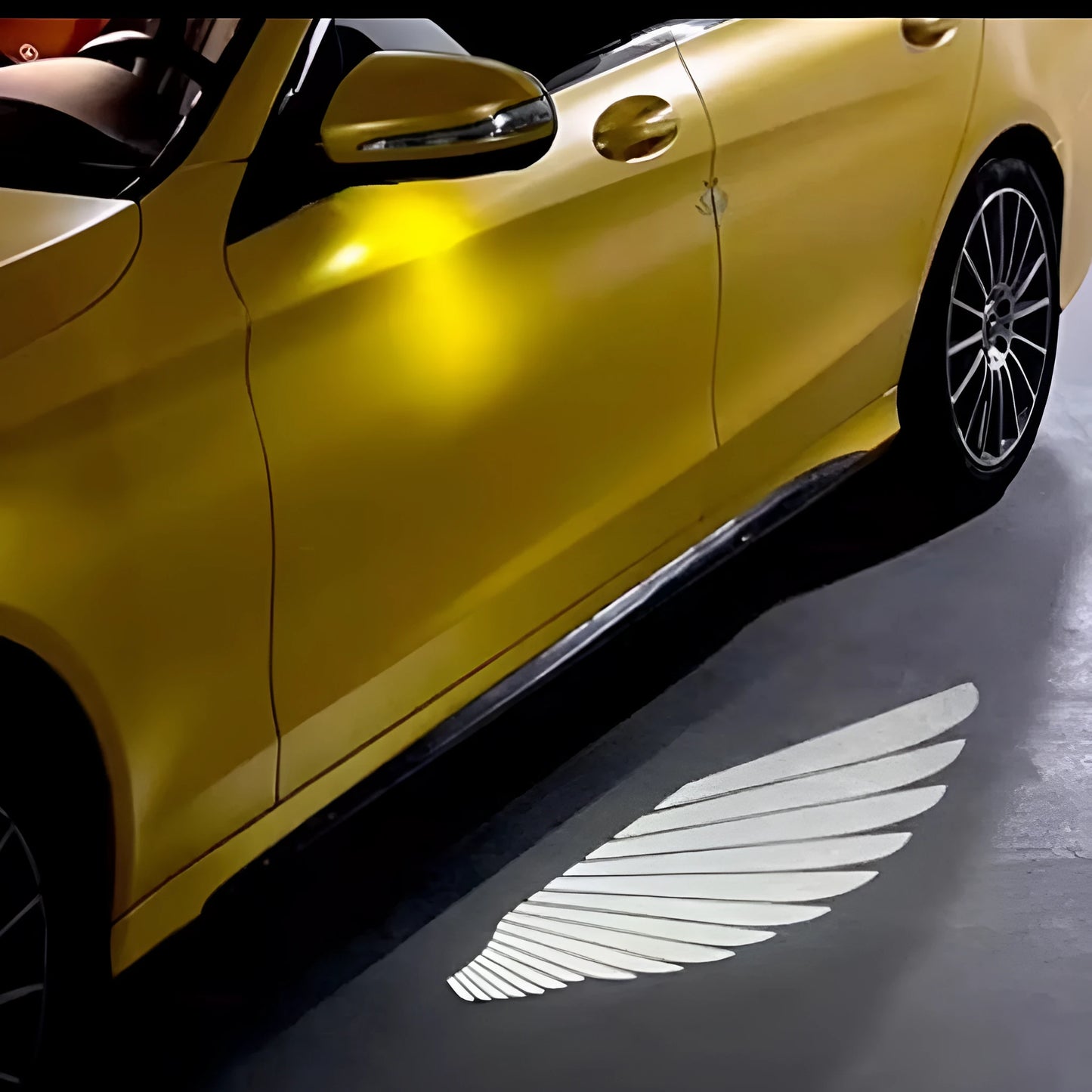 Universal car rearview mirror angel wings projection courtesy lamp with aluminium housing.