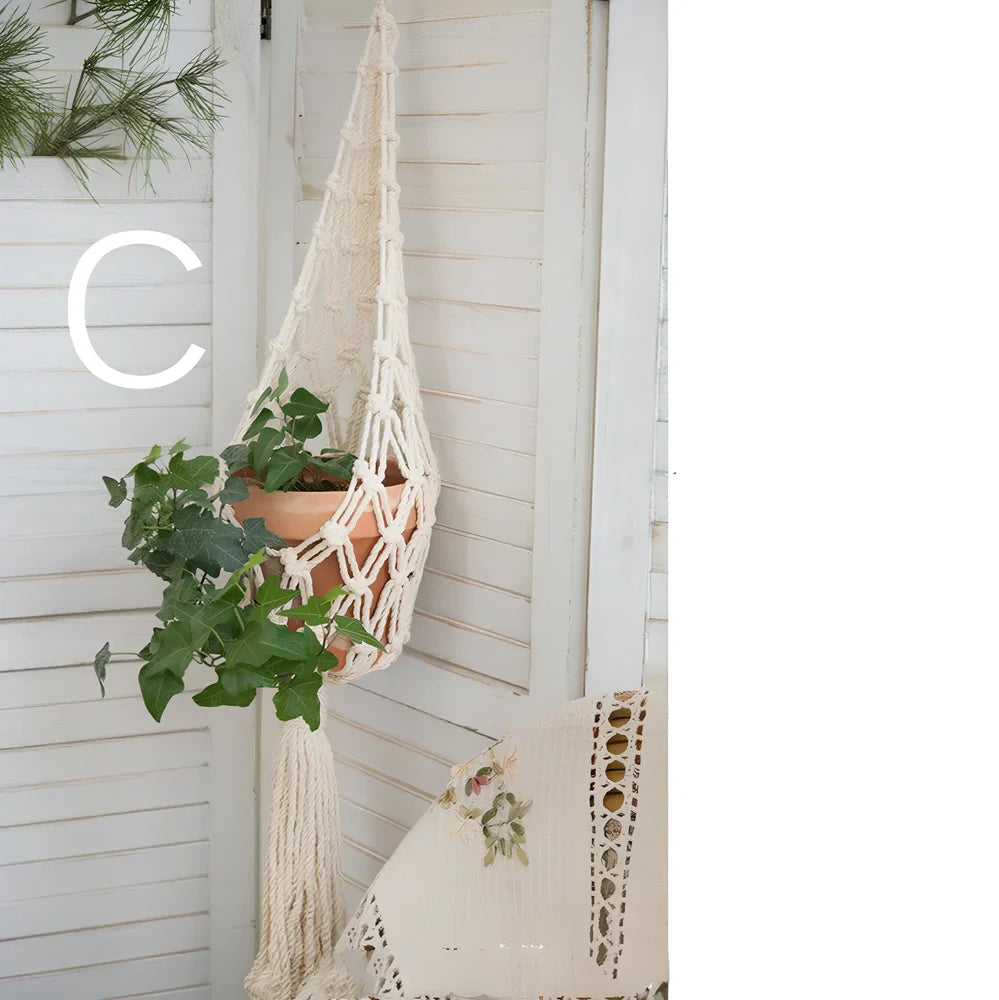 Hand-woven Scandinavian spider plant net bag measuring 30cm by 20cm with rectangular shape and natural fibre construction