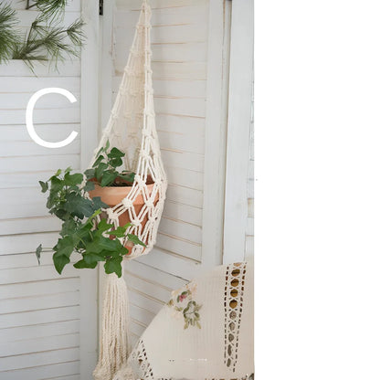 Hand-woven Scandinavian spider plant net bag measuring 30cm by 20cm with rectangular shape and natural fibre construction