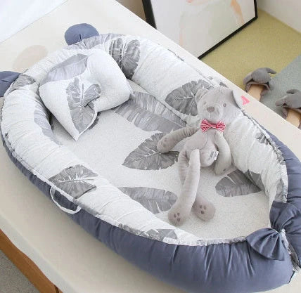 Portable cotton crib bed folded and unfolded showing 97x46cm dimensions and Banana leaf pattern
