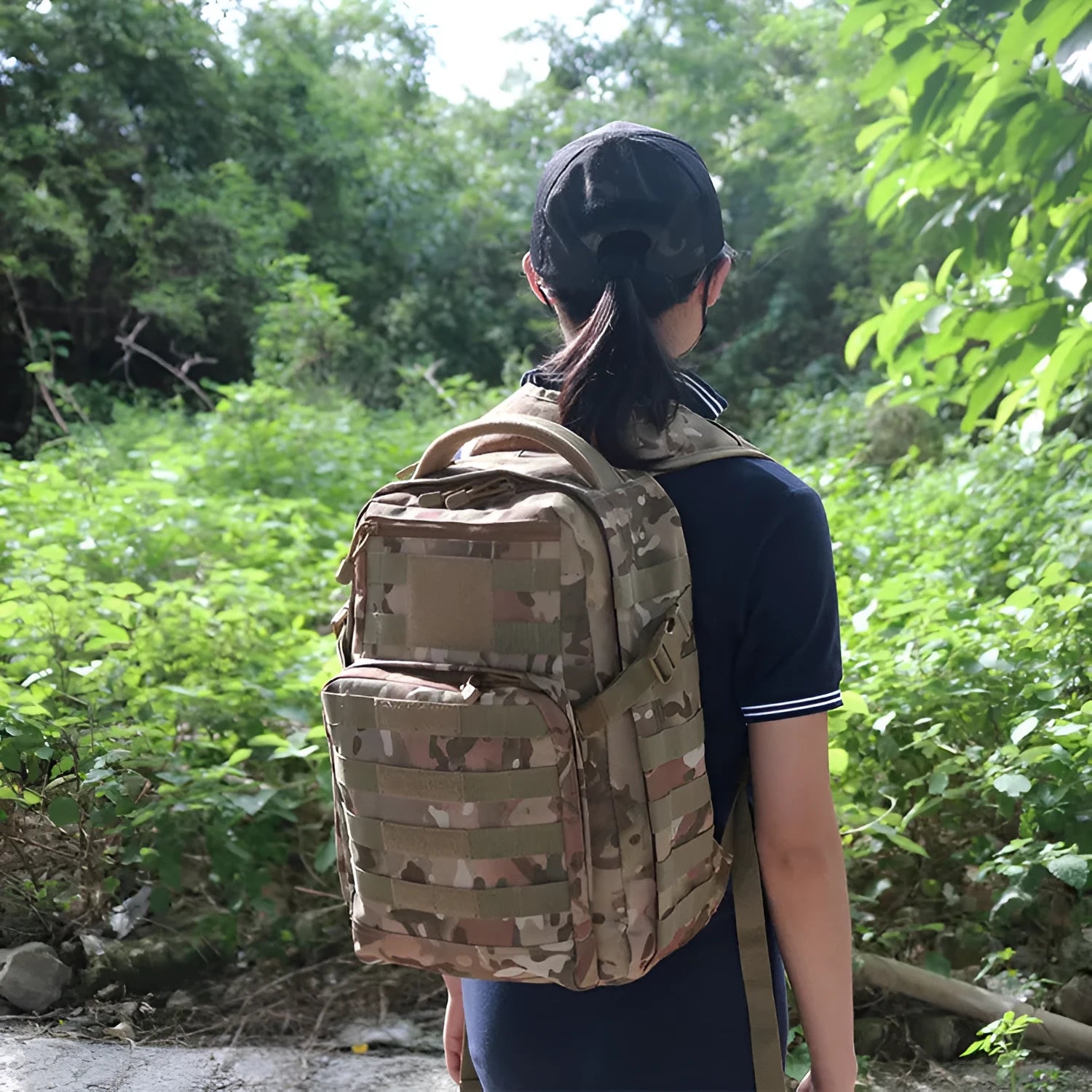 Tactical assault backpack in Oxford material with 20-35 litre capacity for outdoor sports