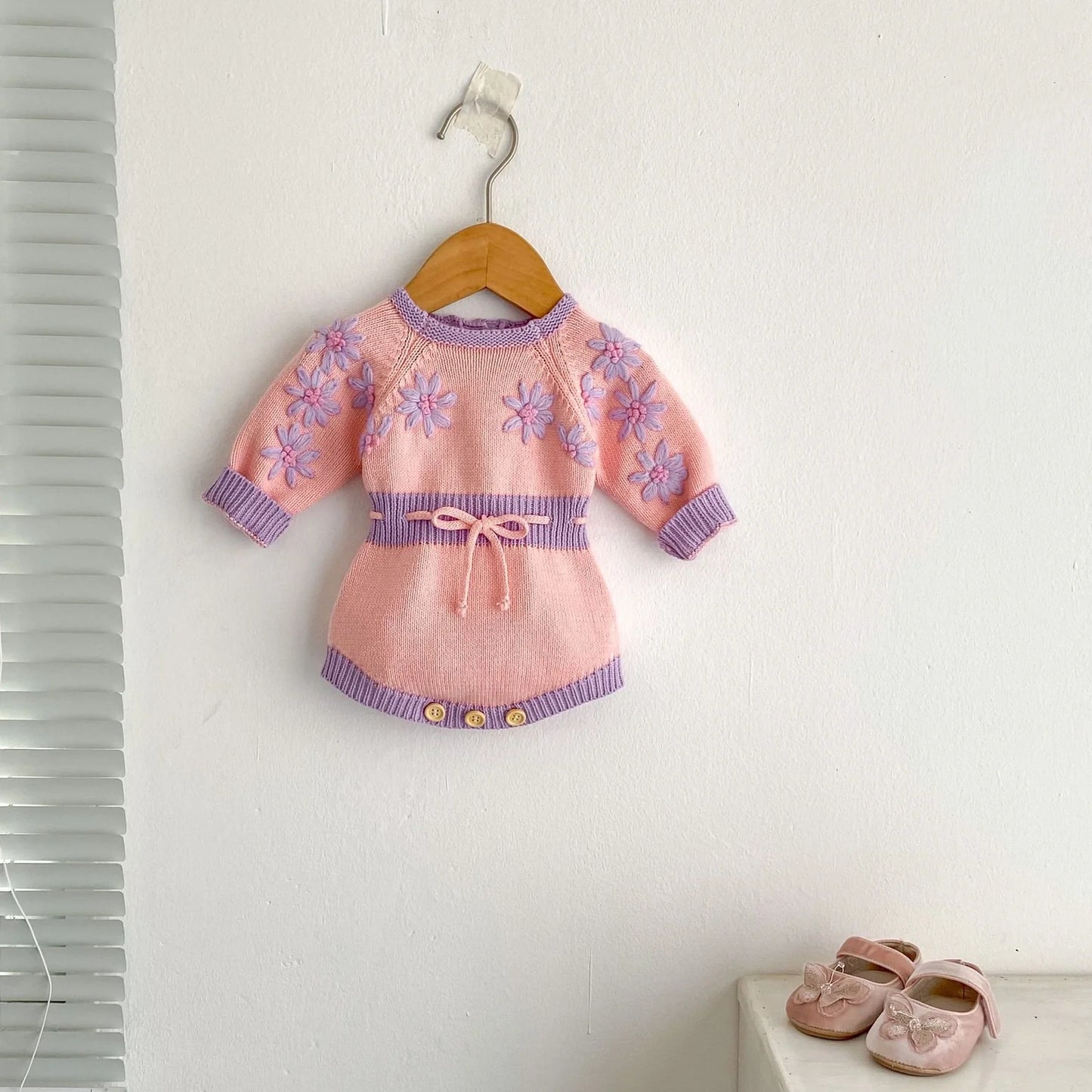 Handmade embroidery long sleeve jumpsuit for baby girls in pink cotton, Korean triangle style with pullover closure.