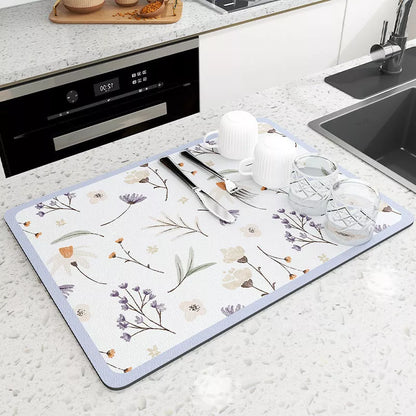 Diatomite kitchen draining mat in various colors and sizes, heat resistant and quick absorbing.