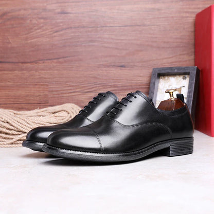 A pair of men's shoes made from premium cowhide with a gradient upper design and lace-up closure