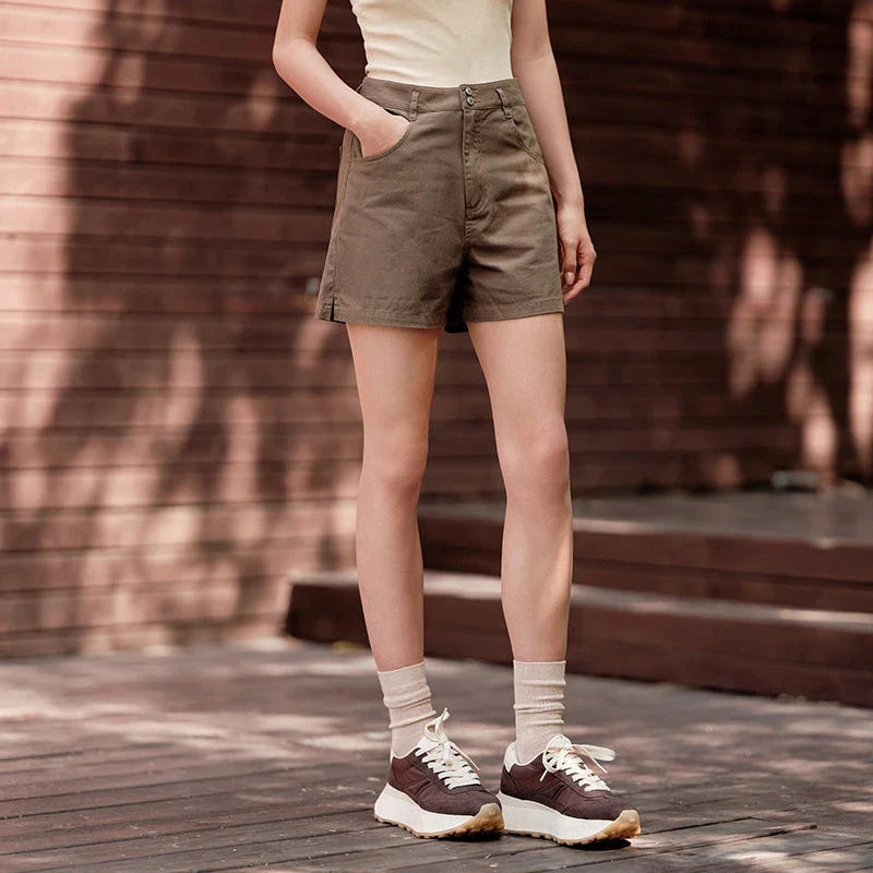 High-waisted casual cotton shorts in a solid coffee color, featuring a flattering silhouette and practical pockets