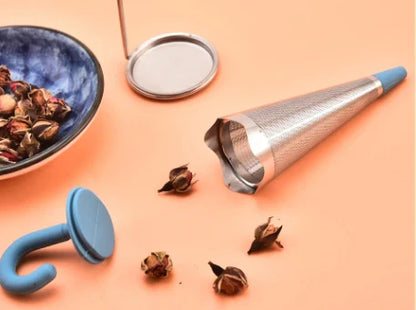 Umbrella-shaped tea strainer made of stainless steel and silicone, perfect for brewing loose leaf tea