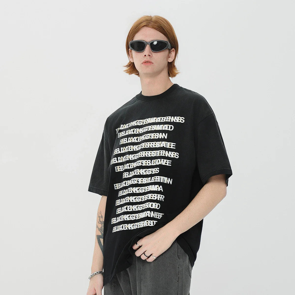 Trendha Letter Gradient Washed Old Cotton Short-sleeved T-shirt in Black color