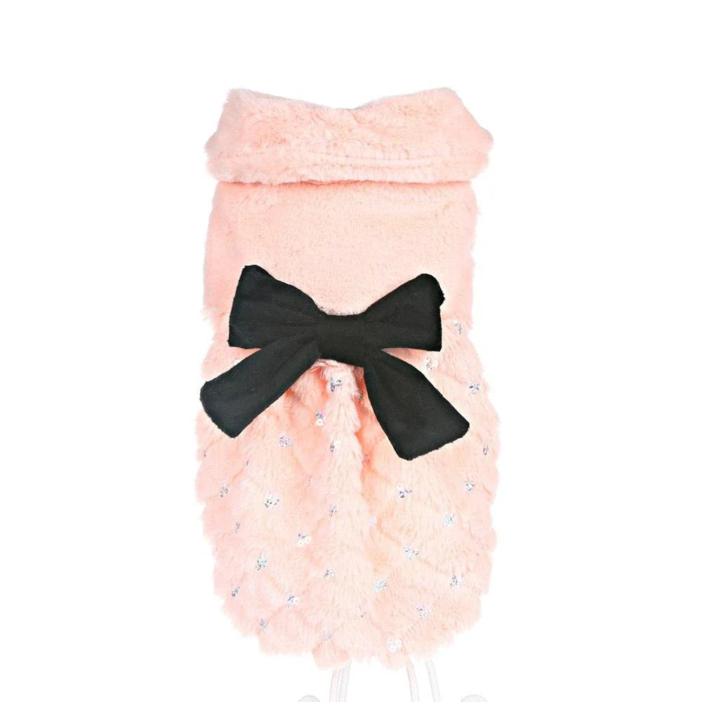 Elegant winter coat for cats, made with soft cotton and plush faux fur to keep your feline friend warm and cozy during the colder months